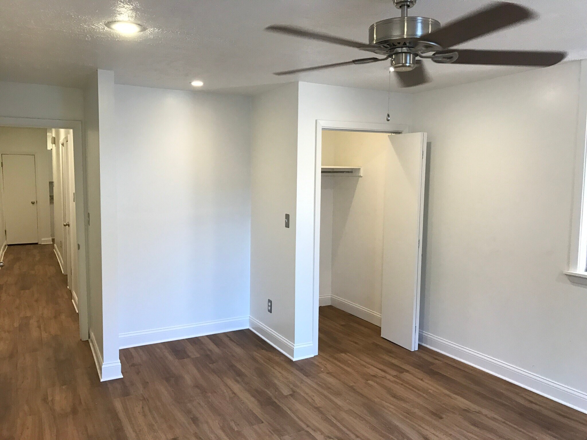 Building Photo - 2334 Sarah St