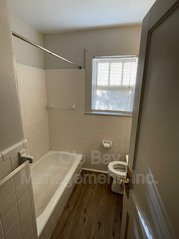 Building Photo - 414 Hall Ave