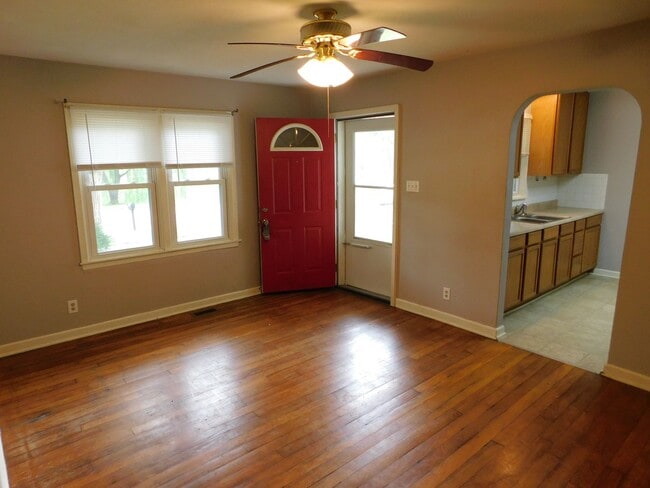 Building Photo - Very nice 3 bedroom/1 bath in El Dorado!
