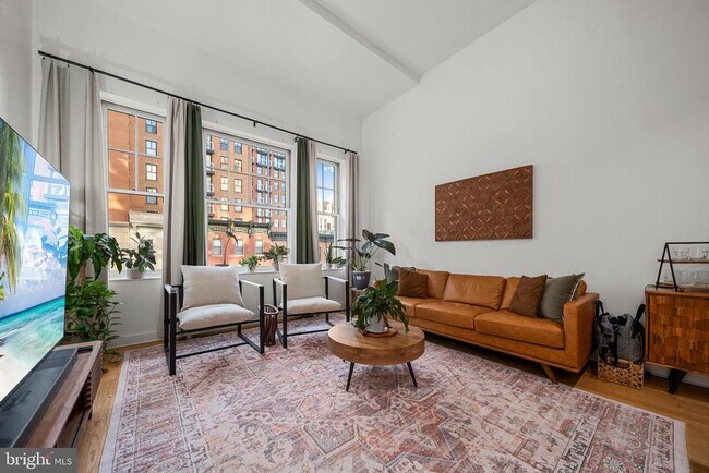 Building Photo - 675 E St NW