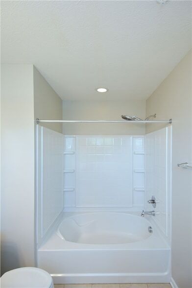 Building Photo - 616 Edison Dr