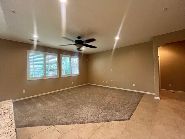 Building Photo - 2126 N Lindsay Ct