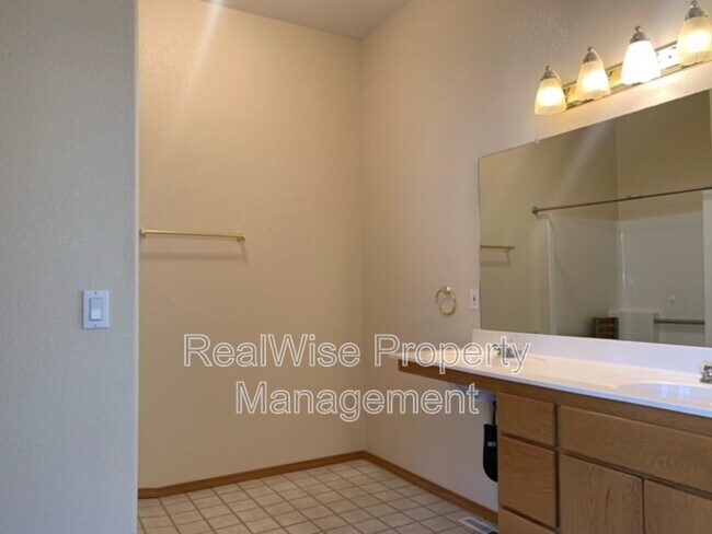 Building Photo - 2226 Blue Heron Ct