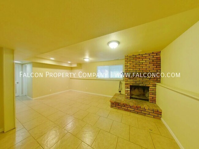 Building Photo - 1339 Hathaway Dr