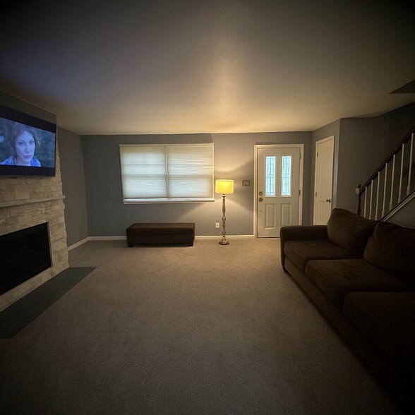 Building Photo - 422 S Chapel Gate Ln