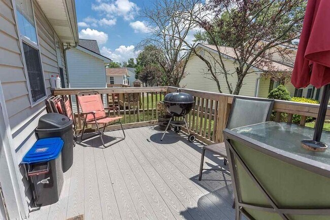 Building Photo - BEAUTIFUL SINGLE FAMILY HOME