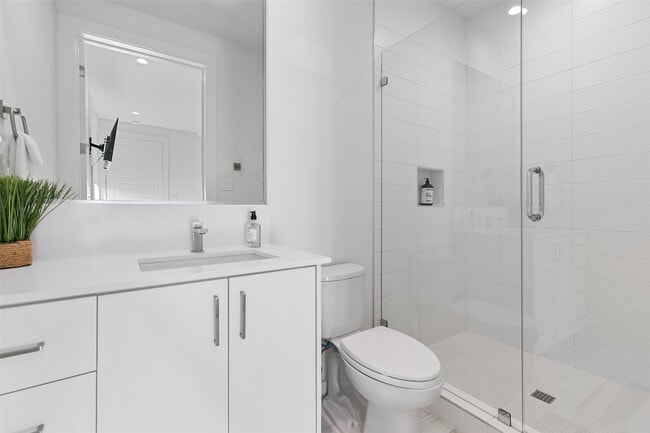 Building Photo - 4305 Roseland Ave