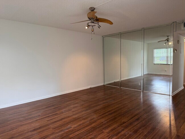 Building Photo - 52 Dorset Dr