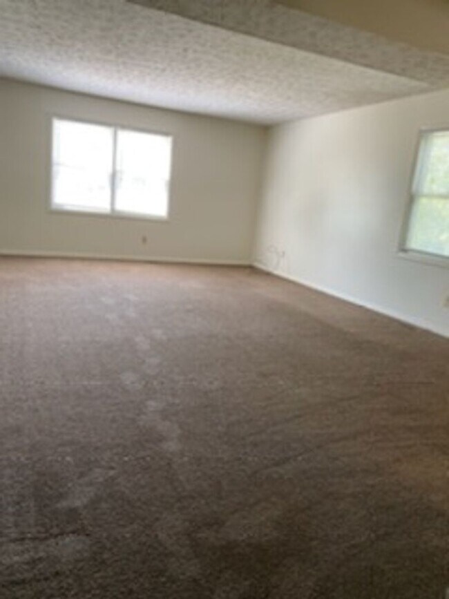 Building Photo - 0200-202 E 16th Street