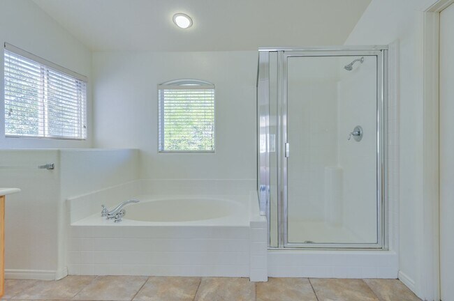 Building Photo - SW!! Southern Highlands!!! 4 Bedrooms!!!  ...