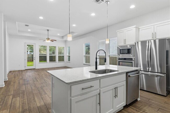 Building Photo - 5209 Mandevilla Dr