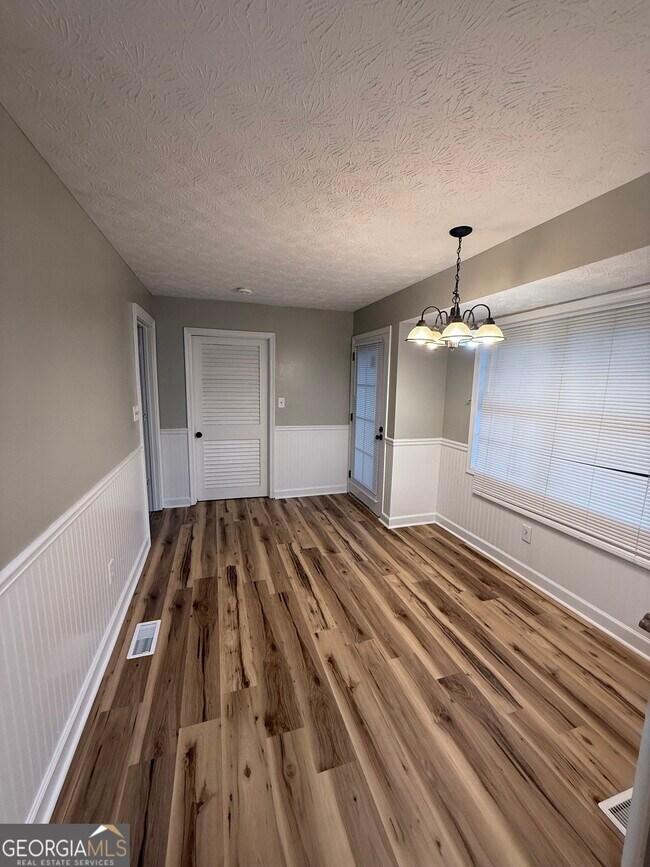 Building Photo - 6379 Skyline Dr