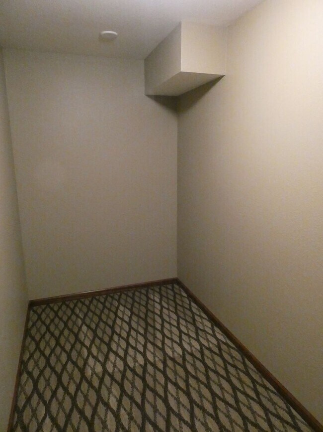 Building Photo - Beautiful home off Chapel Hill Rd