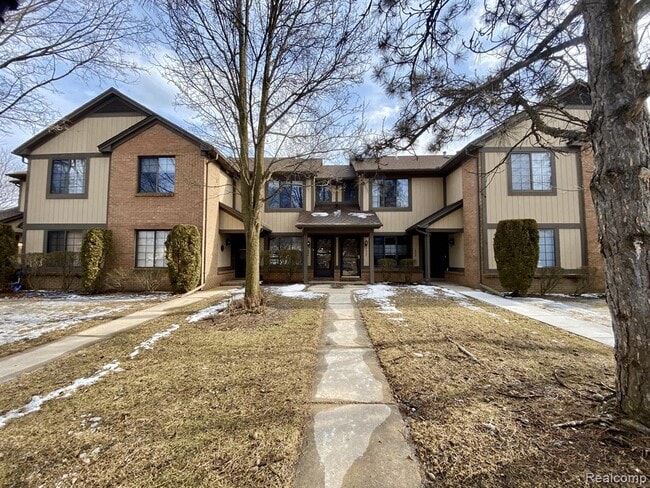 Building Photo - 1504 Meadowside Dr