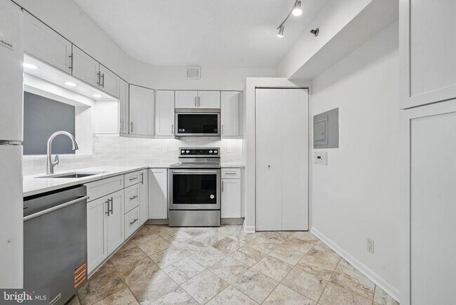 Primary Photo - 1805 Crystal Dr