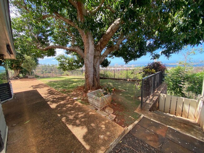 Building Photo - 98-604 Kuini St.