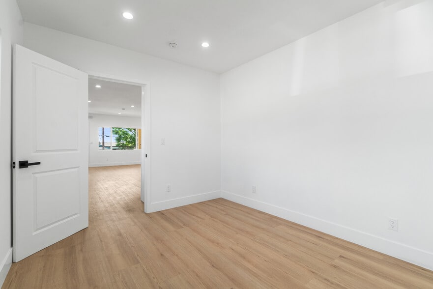 Building Photo - 301 S Cabrillo Ave
