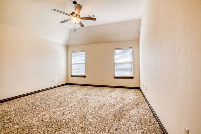 Building Photo - Beautiful home in desired Williamson Farms!