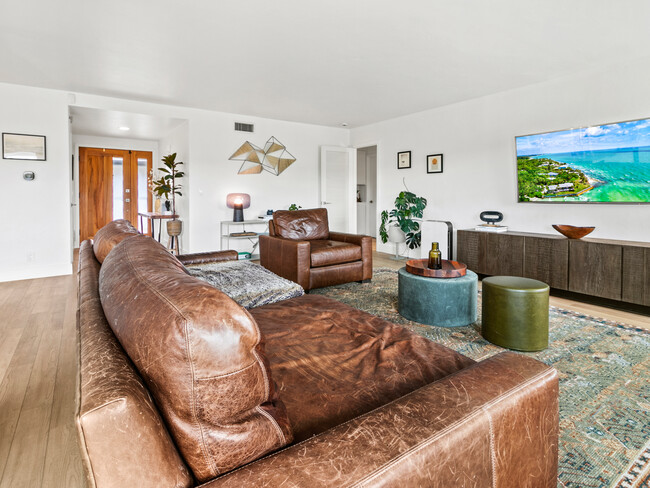 Building Photo - 2960 Calle Grande Vista