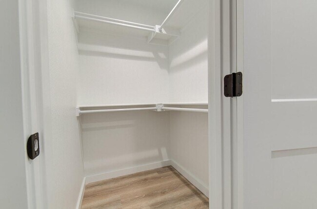 Building Photo - 1207 Hollow Creek Dr