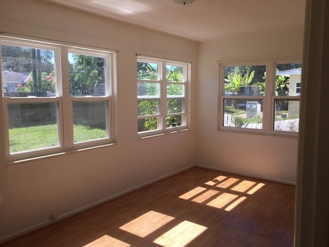 Building Photo - 3310 New England St