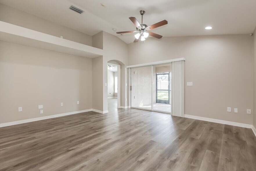 Building Photo - 433 Down Pine Dr