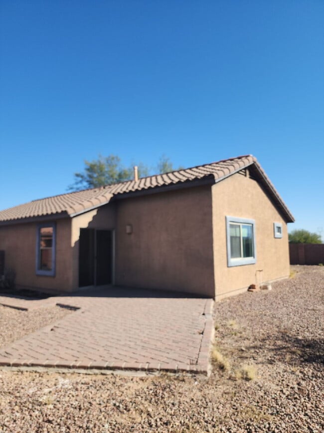 Building Photo - "Charming 3-Bedroom Oasis in Sahuarita - Spacious Living Awaits!"
