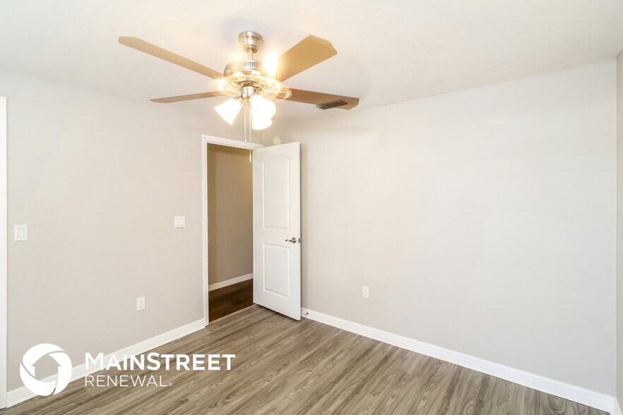 Building Photo - 4042 Cochise Terrace