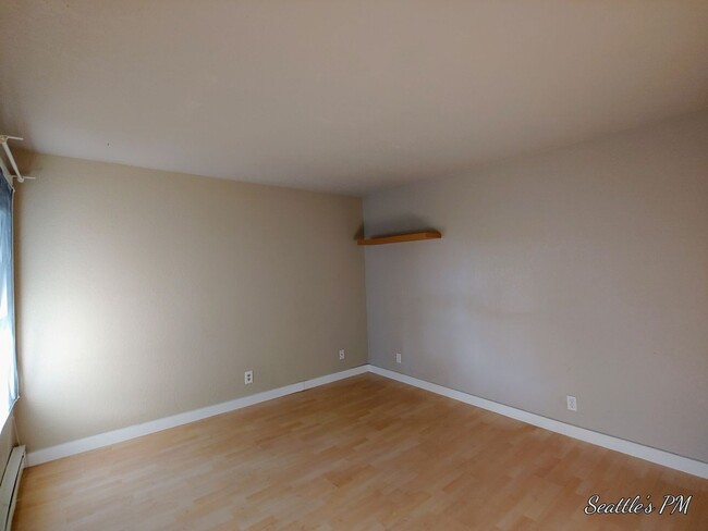 Building Photo - 2 Bedroom 2 Bathroom Ground Floor Condo- w...