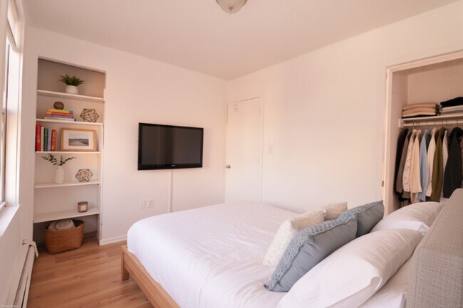 Building Photo - 117 Lamberton St