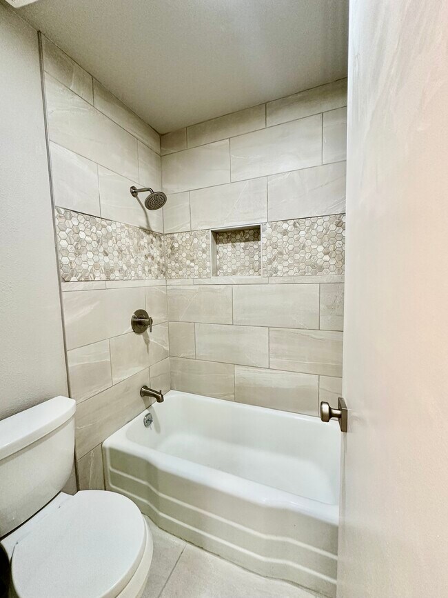 Building Photo - 434 Beverly Dr