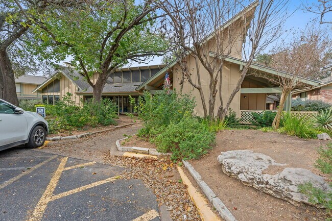 Building Photo - 905 Silver Quail Ln