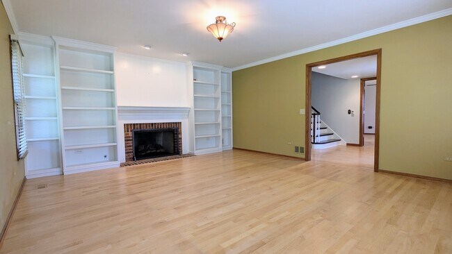 Building Photo - 12 Oneida Ln