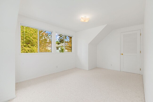Building Photo - 1828 N 163rd St