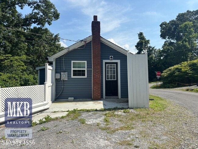 Building Photo - 812 Montvue Rd