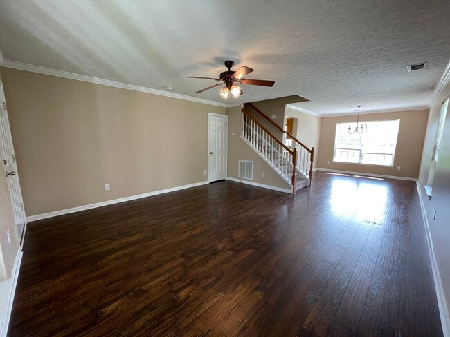Building Photo - Spring Hill Gem in a Wonderful Location!