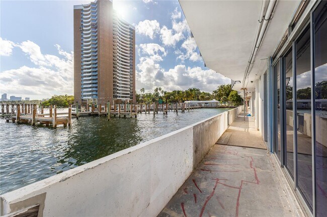 Building Photo - 770 NE 69th St