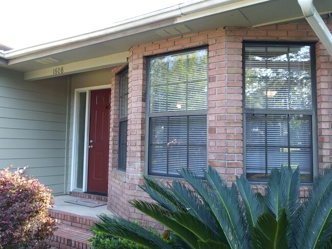 Building Photo - 1608 Akridge Dr