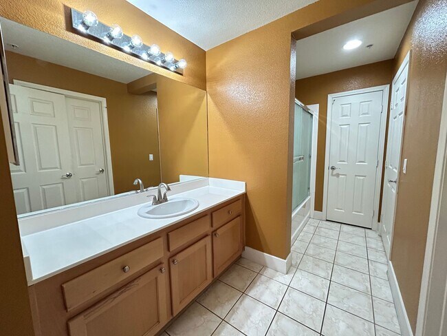 Building Photo - 1-Bedroom 1-Bathroom Silverado Ranch Condo!