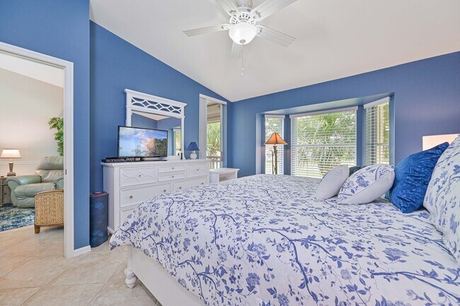 Building Photo - ** 2 Bed/2Bath + Den Condo FULLY FURNISHED...