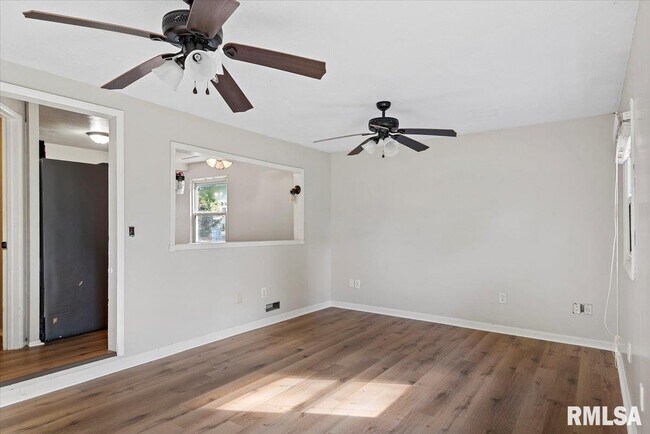 Building Photo - 400 Lexington Heights Dr