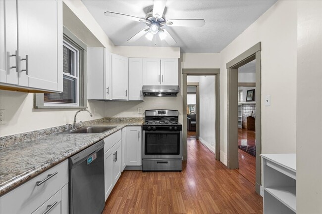 Building Photo - 776 Montclair St