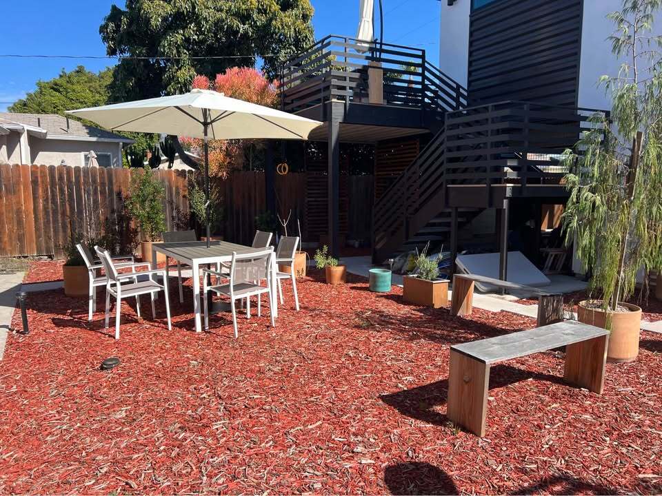 Lower and Upper Patio - 11044 Aletta Ave
