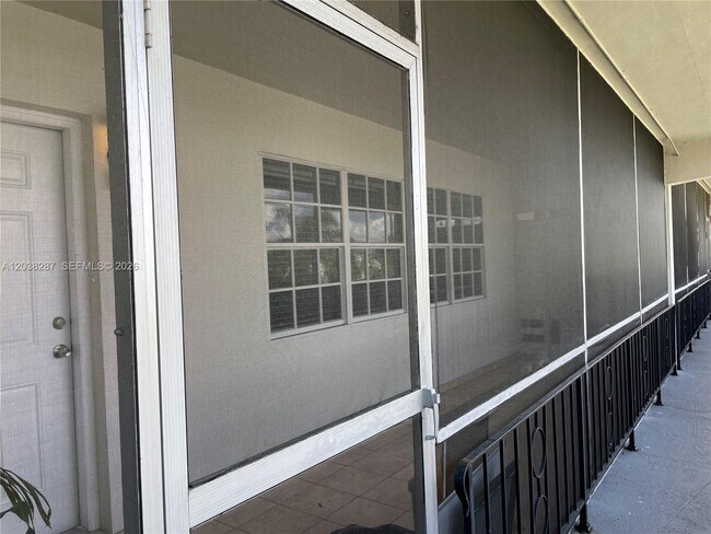 Building Photo - 1450 NE 170th St