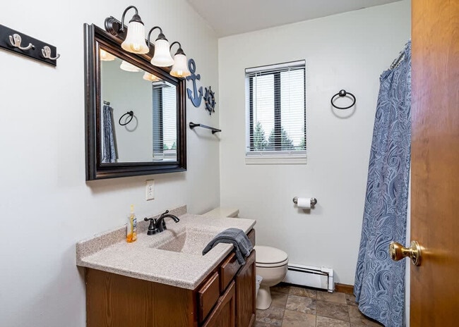 Building Photo - 6542 Bella Vista Dr NE