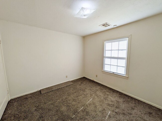 Building Photo - 378 Garland Ave