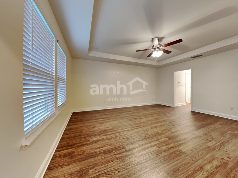 Building Photo - 3154 Creek Village Ln