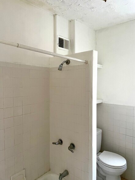 Building Photo - 137 N 57th St