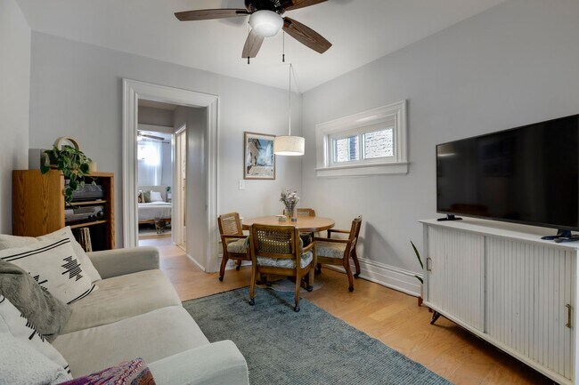 Building Photo - 1136 N Washington St