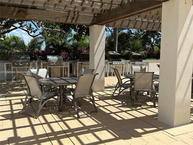 Building Photo - 21200 Point Pl